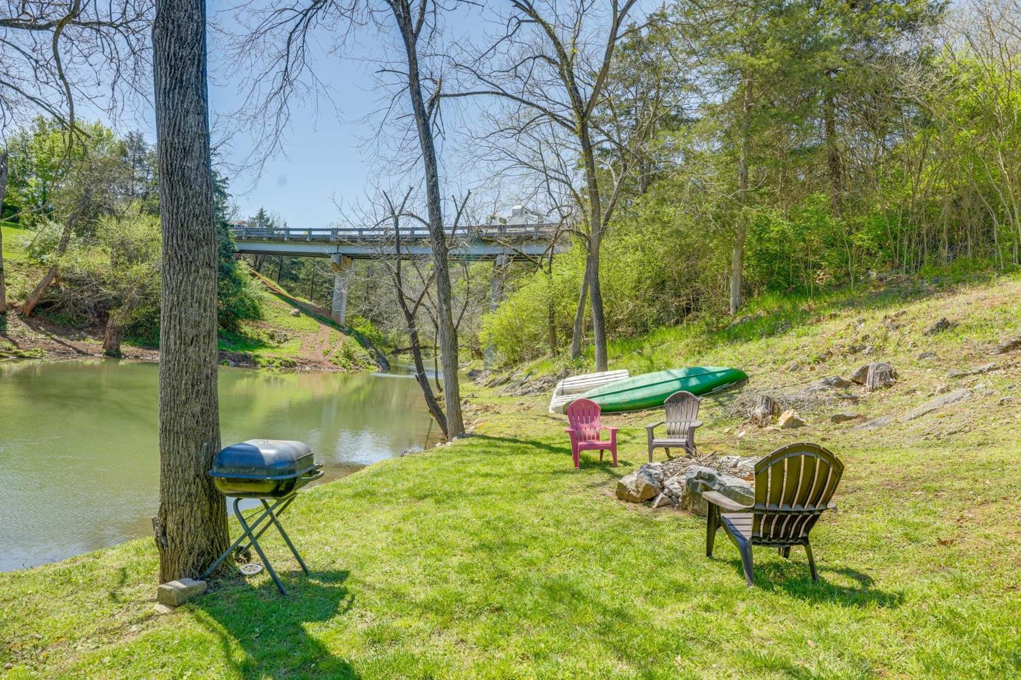 Waterfront Virginia Retreat With Canoe, Pets Welcome Rileyville المظهر الخارجي الصورة